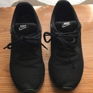 Black Womens Nike Tajun 8